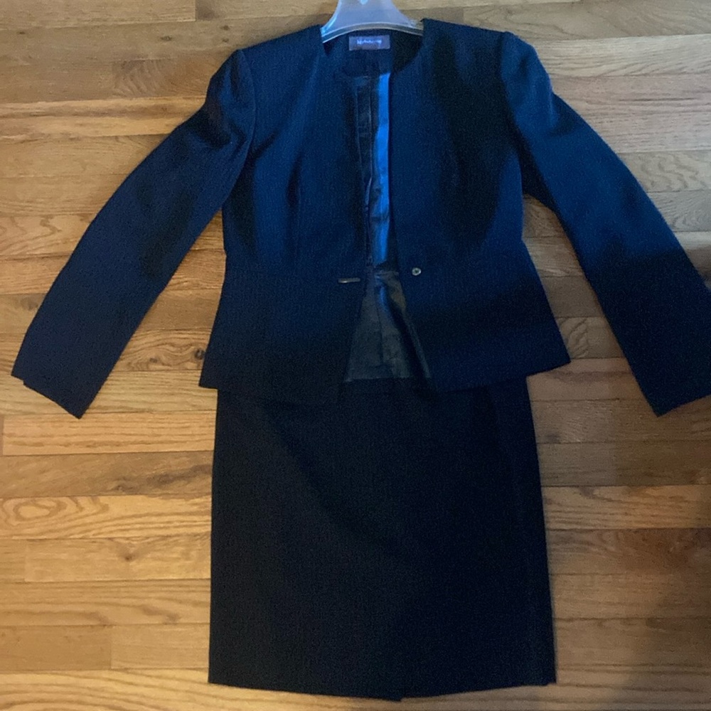 LIZ CLAIBORNE TWO PIECE DRESS SUIT SIZE 2P